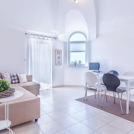 Pinia - A5 Second Floor - Mpolo Apartment