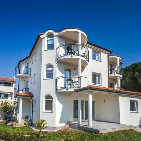 Pinia - A5 Second Floor - Mpolo