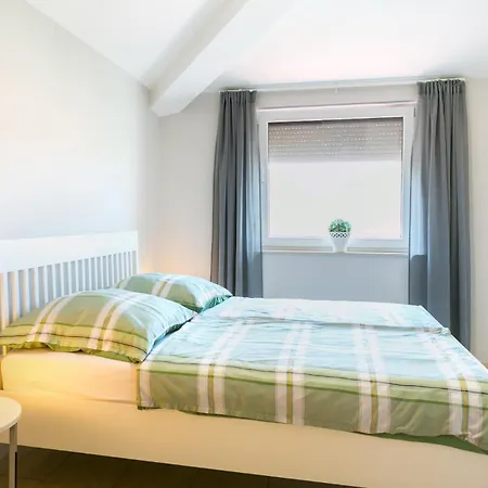 Pinia - A5 Second Floor - Mpolo