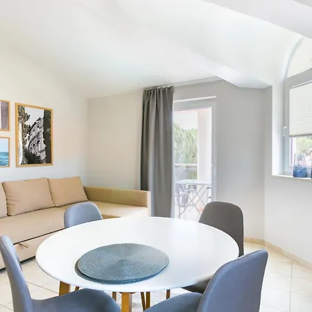 Pinia - A5 Second Floor - Mpolo *