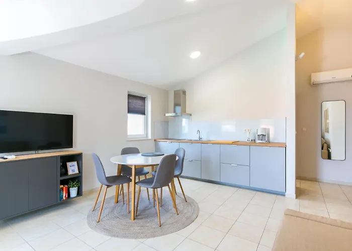 Pinia - A5 Second Floor - Mpolo