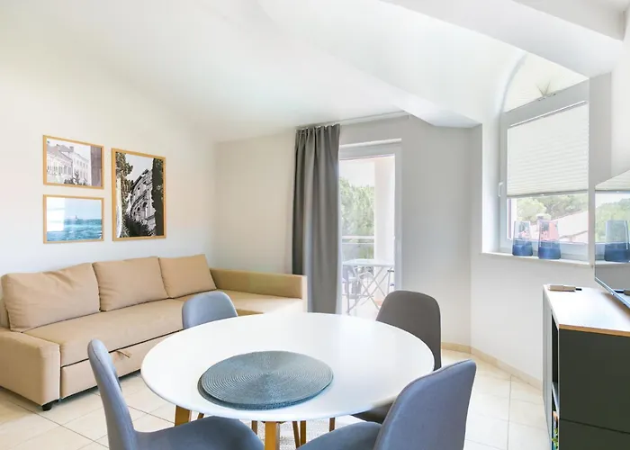 Pinia - A5 Second Floor - Mpolo *